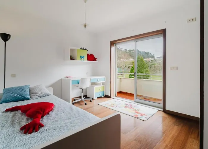 Deluxe Sea View Pool Villa Esposende